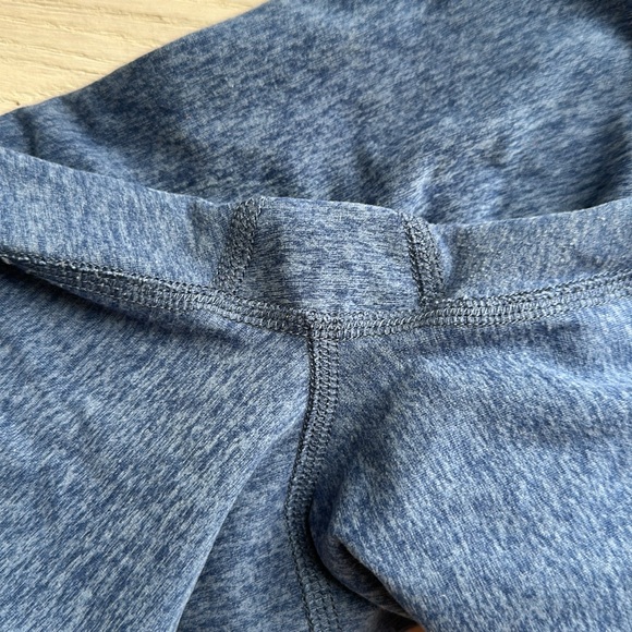 Beyond Yoga space dye multi colored blue & grey size Small leggings lightly worn - Picture 4 of 6